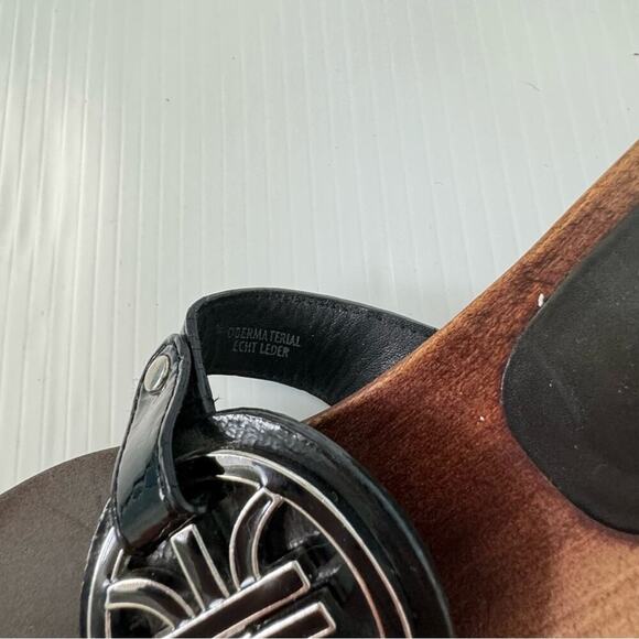 Paul Green wood  sandals thong style with metal emblem size 3 1/2 UK 6 US - Picture 3 of 14